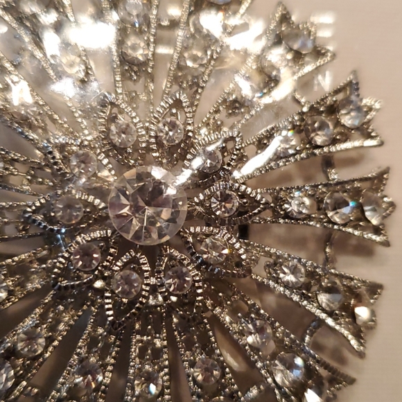 Brooch - Picture 4 of 4